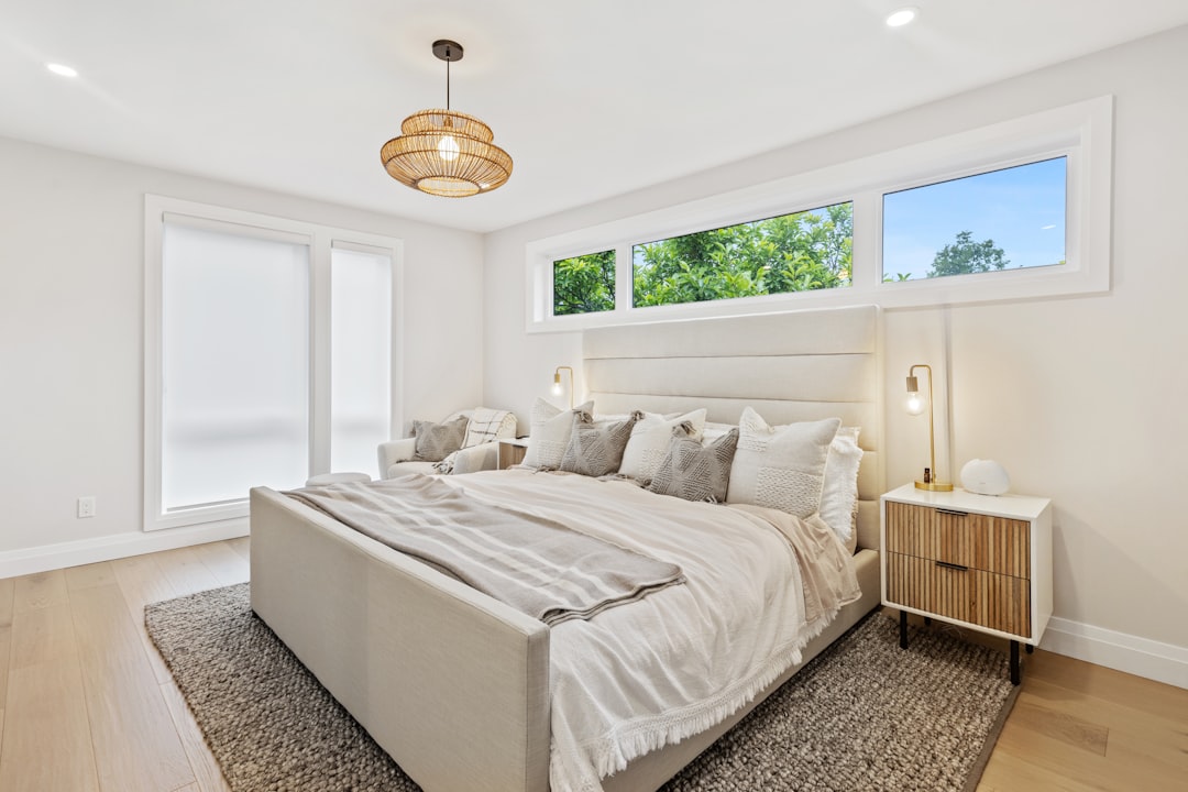 Cool, breathable hybrid mattress with white linens in a bright bedroom, ideal for hot sleepers